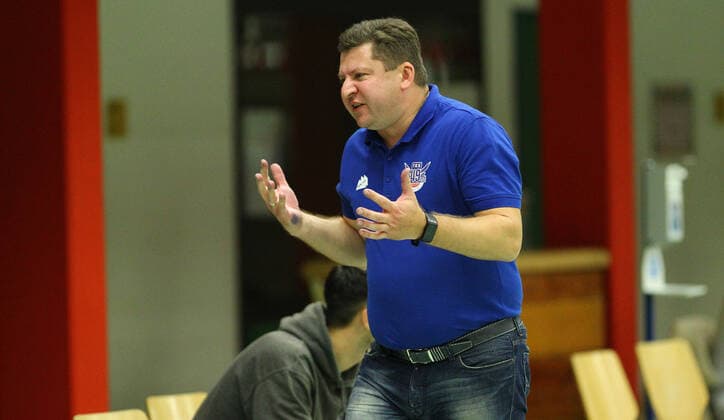 Basketball, Saison 2021 2002, ProB Nord BARMER 2. Basketball Bundesliga, Fünfter Spieltag, ETV Hamburg - RSV Eintracht Stahnsdorf (73:82 nach Verlängerung). RSV-Coach Vladimir Pastushenko. Wandsbek Hamburg