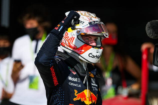 VERSTAPPEN Max (ned), Red Bull Racing Honda RB16B, portrait celebrating victory during the Formula 1 Aramco United States Grand Prix 2021, 17th round of the 2021 FIA Formula One World Championship, WM, Weltmeisterschaft from October 21 to 24, 2021 on the Circuit of the Americas, in Austin, Texas, United States of American - F1 - UNITED STATES GRAND PRIX 2021 - RACE DPPI Panoramic  20211024_GOODEN_FGO09314