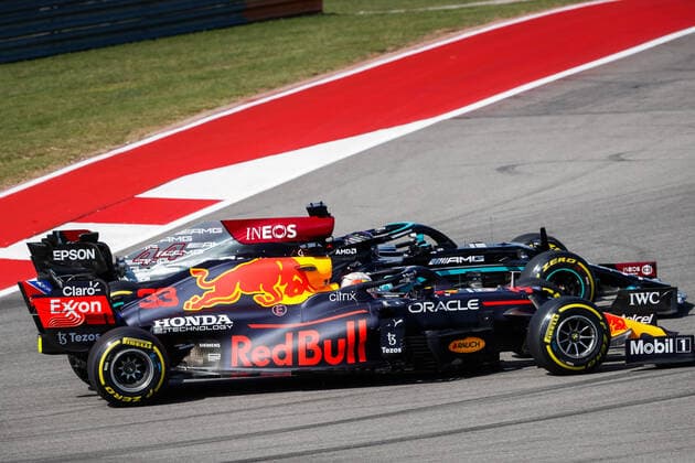 start of the race, depart, 33 VERSTAPPEN Max (nld), Red Bull Racing Honda RB16B, 44 HAMILTON Lewis (gbr), Mercedes AMG F1 GP W12 E Performance, action during the Formula 1 Aramco United States Grand Prix 2021, 17th round of the 2021 FIA Formula One World Championship, WM, Weltmeisterschaft from October 21 to 24, 2021 on the Circuit of the Americas, in Austin, Texas, United States of American - F1 - UNITED STATES GRAND PRIX 2021 - RACE DPPI Panoramic 00121036__V2_9613