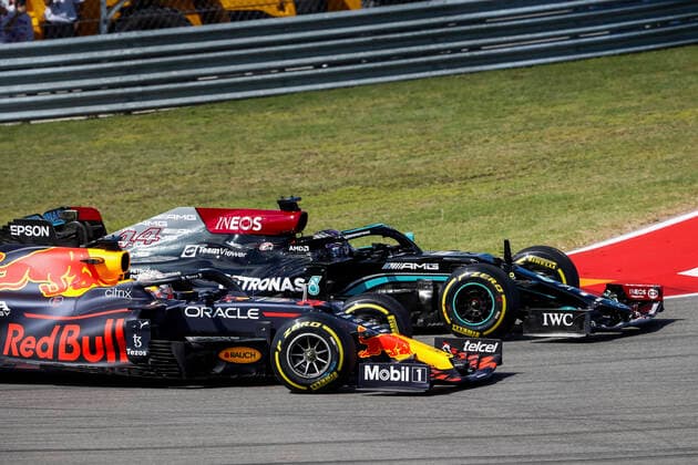 Start, 33 Max Verstappen (NED, Red Bull Racing), 44 Lewis Hamilton (GBR, Mercedes-AMG Petronas F1 Team), F1 Grand Prix of USA at Circuit of The Americas on October 24, 2021 in Austin, United States of America. (Photo by HOCH ZWEI) Austin United States of America