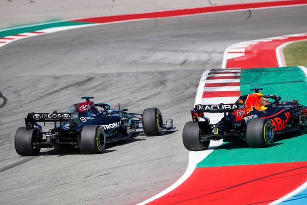 Start, 33 Max Verstappen (NED, Red Bull Racing), 44 Lewis Hamilton (GBR, Mercedes-AMG Petronas F1 Team), F1 Grand Prix of USA at Circuit of The Americas on October 24, 2021 in Austin, United States of America. (Photo by HOCH ZWEI) Austin United States of America