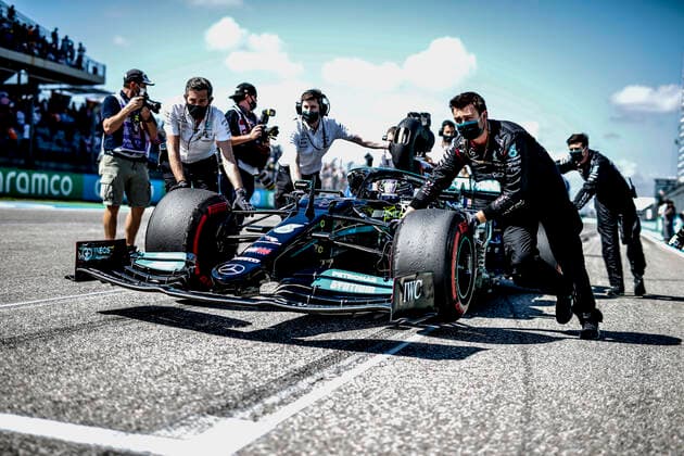 starting grid, grille de depart, 44 HAMILTON Lewis (gbr), Mercedes AMG F1 GP W12 E Performance, during the Formula 1 Aramco United States Grand Prix 2021, 17th round of the 2021 FIA Formula One World Championship, WM, Weltmeisterschaft from October 21 to 24, 2021 on the Circuit of the Americas, in Austin, Texas, United States of American - F1 - UNITED STATES GRAND PRIX 2021 - RACE DPPI Panoramic 00121036_F12021GP17USA_JK203178