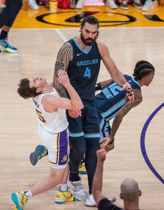 Sport Themen der Woche KW42 Sport Bilder des Tages October 24, 2021, Los Angeles, California, USA: Austin Reaves 15 of the Los Angeles Lakers is stopped by Steven Adams 4 of the Memphis Grizzlies during their regular season NBA, Basketball Herren, USA game on Sunday October 24, 2021 at the Staples Center in Los Angeles, California. Lakers defeat Grizzlies, 121-118. PI Los Angeles USA - ZUMAp124 20211024_zaa_p124_028 Copyright: xJAVIERxROJASx