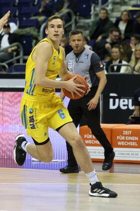 DEU, BBL, ALBA vs. Goettingen, 24.10.2021, Mercedes-Benz-Arena, Berlin, DEU, BBL, ALBA vs. Goettingen, im Bild Malte Delow (ALBA Berlin 6)