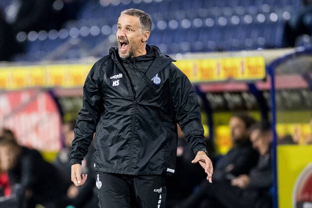 3. Fussball Bundesliga; MSV Duisburg - 1. FC Kaiserslautern; 25.10.2021 Hagen Schmidt (Trainer MSV Duisburg) 3. Fussball Bundesliga, MSV Duisburg - 1. FC Kaiserslautern, Duisburg, schauinsland-reisen-arena DFL REGULATIONS PROHIBIT ANY USE OF PHOTOGRAPHS AS IMAGE SEQUENCES AND OR QUASI-VIDEO. Copyright: xBEAUTIFULxSPORTS Wunderlx