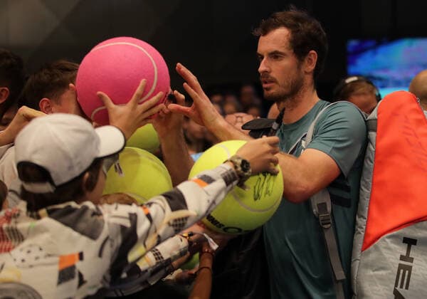 Sport Bilder des Tages TENNIS - ATP, Tennis Herren Erste Bank Open VIENNA,AUSTRIA,25.OCT.21 - TENNIS - ATP World Tour, Erste Bank Open. Image shows Andy Murray (GBR) and fans.  GEPAxpictures xWalterxLuger