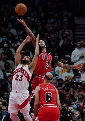 October 25, 2021, Toronto, on, Canada: Toronto Raptors guard Fred VanVleet (23) battles for the ball against Chicago Bulls guard Lonzo Ball (2) as Bulls guard Alex Caruso (6) looks on during first half NBA, Basketball Herren, USA basketball action in Toronto, Monday, Oct. 25, 2021. Canada News - October 25, 2021  - ZUMAc35_ 20211025_zaf_c35_091 Copyright: xNathanxDenettex