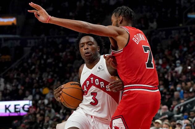 October 25, 2021, Toronto, on, Canada: Chicago Bulls forward Troy Brown Jr. (7) fouls Toronto Raptors forward OG Anunoby (3) during second half NBA, Basketball Herren, USA basketball action in Toronto, Monday, Oct. 25, 2021. Canada News - October 25, 2021  - ZUMAc35_ 20211025_zaf_c35_108 Copyright: xNathanxDenettex