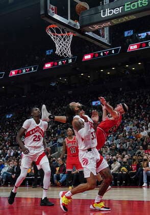 October 25, 2021, Toronto, on, Canada: Chicago Bulls guard Alex Caruso (6) gets fouled by Toronto Raptors guard Gary Trent Jr. (33) as Raptors forward Chris Boucher (25) looks on during first half NBA, Basketball Herren, USA basketball action in Toronto, Monday, Oct. 25, 2021. Canada News - October 25, 2021  - ZUMAc35_ 20211025_zaf_c35_123 Copyright: xNathanxDenettex