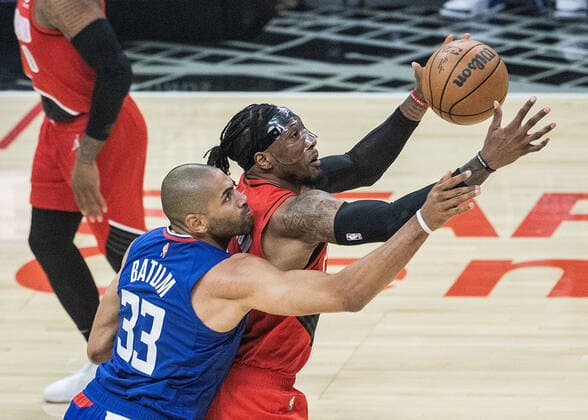 October 25, 2021, Los Angeles, California, USA: Nicolas Batum 33 of the Los Angeles Clippers defends against Robert Covington 33 of the Portland Trail Blazers during their NBA, Basketball Herren, USA game on Monday October 25, 2021 at the Staples Center in Los Angeles, California. Clippers defeats Trail Blazers, 116-86. PI Los Angeles USA - ZUMAp124 20211025_zaa_p124_003 Copyright: xJAVIERxROJASx