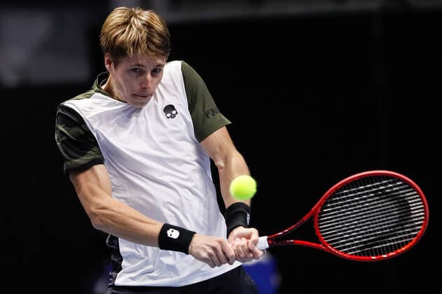 ATP, Tennis Herren St. Petersburg Open 2021 International Tennis Tournament Ilya Ivashka of Belarus returns the ball to Laslo Djere of Serbia during the men s singles Round of 32 tennis match of the ATP 250 St. Petersburg Open 2021 International Tennis Tournament at the Sibur Arena on October 26, 2021 in Saint Petersburg, Russia. Saint Petersburg Russia  Copyright: xMikexKireevx kireev-notitle211026_npun5
