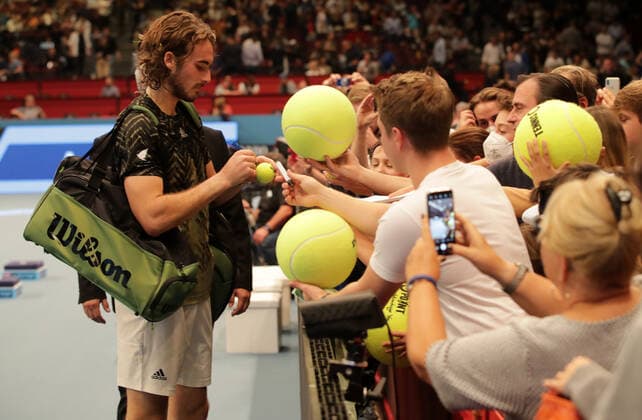 TENNIS - ATP, Tennis Herren Erste Bank Open VIENNA,AUSTRIA,26.OCT.21 - TENNIS - ATP World Tour, Erste Bank Open. Image shows Stefanos Tsitsipas (GRE) and fans.  GEPAxpictures xWalterxLuger
