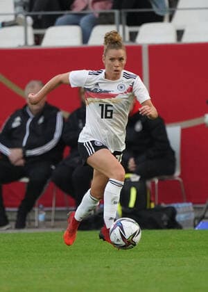 26..10.2021, Frauen Fussball, WM Qualifikation, Länderspiel Deutschland- Israel , Stadion Essen 26.10.2021, Linda Dallmann Deutschland, Aktion, Einzelbild,