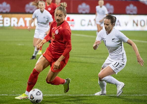 October 26, 2021, Montreal, PQ, Canada: Canada™s Janine Beckie, left, breaks away from New Zealand™s Olivia Chance during first half Celebration Tour soccer action in Montreal, Tuesday, October 26, 2021. Olivia Chance, Janine Beckie,  - ZUMAc35_ 20211026_zaf_c35_319 Copyright: xGrahamxHughesx