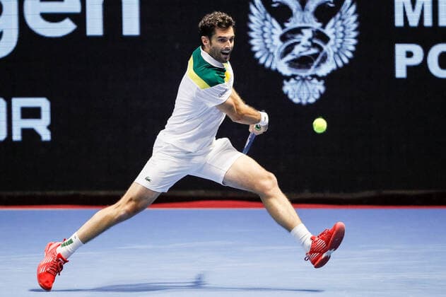 ATP, Tennis Herren St. Petersburg Open 2021 International Tennis Tournament Pablo Andujar of Spain returns the ball to Denis Shapovalov of Canada during the men s singles Round of 16 tennis match of the ATP 250 St. Petersburg Open 2021 International Tennis Tournament at the Sibur Arena on October 26, 2021 in Saint Petersburg, Russia. Saint Petersburg Russia  Copyright: xMikexKireevx kireev-notitle211027_npDTn