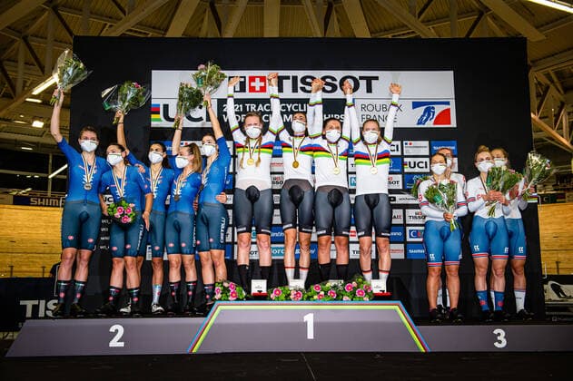 Italy, Germany, Great Britain: UCI Track cycling, Rad, Radsport, Bahnrad, Bahn World Championships Roubaix 2021 PATERNOSTER Letizia - BALSAMO Elisa - ALZINI Martina - CONSONNI Chiara - FIDANZA Martina ( ITA ) - Italy - Second Place - KRÖGER Mieke - SÜßEMILCH Laura - BRENNAUER Lisa - BRAUßE Franziska Winner - First Place - ARCHIBALD Katie - BARKER Megan - EVANS Neah - KNIGHT Josie (GBR ) - Great Britain - Third Place - Award Ceremony - Medal Ceremony - Podium - Querformat - quer - horizontal - Landscape - Event Veranstaltung: UCI Track Cycling World Championships 2021 - Roubaix - Stab Velodrom - Category Kategorie: Cycling - Track Cycling World Championships - Elite Women - Location Ort: Europe France - Roubaix - Stab Velodrom - Discipline: Team Pursuit - Distance: 4000 m - Date Datum: 21.10.2021 Thursday Day 2 -