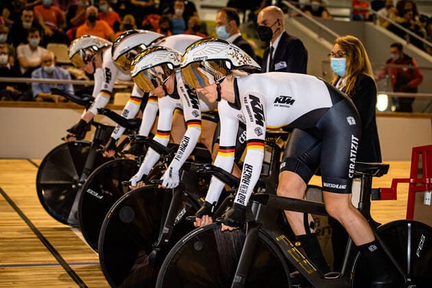 Germany: UCI Track cycling, Rad, Radsport, Bahnrad, Bahn World Championships Roubaix 2021 KRÖGER Mieke - SÜßEMILCH Laura - BRENNAUER Lisa - BRAUßE Franziska ( GER ) Germany Querformat - quer - horizontal - Landscape - Event Veranstaltung: UCI Track Cycling World Championships 2021 - Roubaix - Stab Velodrom - Category Kategorie: Cycling - Track Cycling World Championships - Elite Women - Location Ort: Europe France - Roubaix - Stab Velodrom - Discipline: Team Pursuit - Distance: 4000 m - Date Datum: 21.10.2021 Thursday Day 2 -