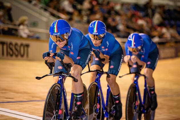 Italy: UCI Track cycling, Rad, Radsport, Bahnrad, Bahn World Championships Roubaix 2021 BALSAMO Elisa - ALZINI Martina - CONSONNI Chiara - FIDANZA Martina ( ITA ) Italy Querformat - quer - horizontal - Landscape - Event Veranstaltung: UCI Track Cycling World Championships 2021 - Roubaix - Stab Velodrom - Category Kategorie: Cycling - Track Cycling World Championships - Elite Women - Location Ort: Europe France - Roubaix - Stab Velodrom - Discipline: Team Pursuit - Distance: 4000 m - Date Datum: 21.10.2021 Thursday Day 2 -