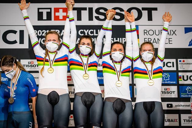 Germany: UCI Track cycling, Rad, Radsport, Bahnrad, Bahn World Championships Roubaix 2021 BRAUßE Franziska - BRENNAUER Lisa - SÜßEMILCH Laura - KRÖGER Mieke ( GER ) Germany Award Ceremony - Medal Ceremony - Podium - Querformat - quer - horizontal - Landscape - Event Veranstaltung: UCI Track Cycling World Championships 2021 - Roubaix - Stab Velodrom - Category Kategorie: Cycling - Track Cycling World Championships - Elite Women - Location Ort: Europe France - Roubaix - Stab Velodrom - Discipline: Team Pursuit - Distance: 4000 m - Date Datum: 21.10.2021 Thursday Day 2 -