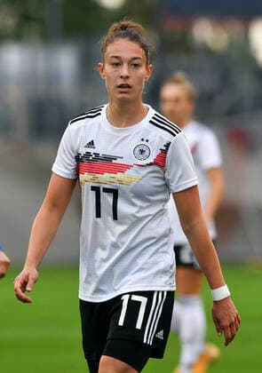 Fussball, Länderspiel, Frauen, Deutschland, WM-Qualifikation, Stadion Essen: Deutschland (weiss) - Israel (blau) 7:0; Felicitas Rauch (GER). Aktion, Einzelbild. DFB REGULATIONS PROHIBIT ANY USE OF PHOTOGRAPHS AS IMAGE SEQUENCES AND OR QUASI-VIDEO.