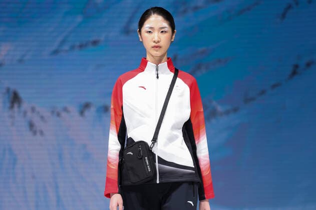 Sport Bilder des Tages BEIJING, CHINA - OCTOBER 27: Model showcases uniform during the release ceremony of uniforms for Beijing 2022 Olympic and Paralympic Winter games, Winterspiele,Spiele, Summer games at Shougang Park on October 27, 2021 in Beijing, China.  Copyright: xVCGx CFP111354968558 
