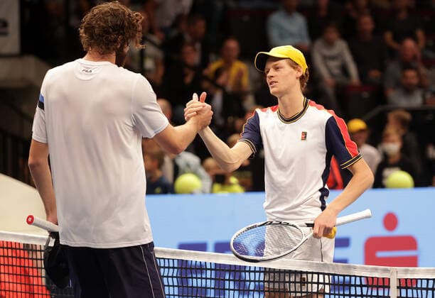 TENNIS - ATP, Tennis Herren Erste Bank Open VIENNA,AUSTRIA,27.OCT.21 - TENNIS - ATP World Tour, Erste Bank Open. Image shows Reilly Opelka (USA) and Jannik Sinner (ITA).  GEPAxpictures xWalterxLuger