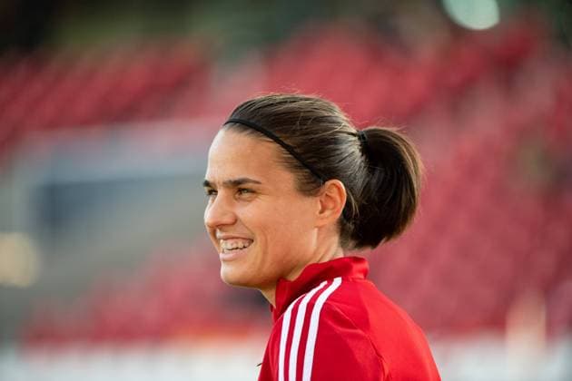 Dzsenifer Marozsan (Deutschland 10) vor dem Spiel, GER, Deutschland vs. Israel, Fussball, Frauen Nationalmannschaft, FIFA WM Qualifikation, Spielzeit 2021 2022, 26.10.2021 DFB REGULATIONS PROHIBIT ANY USE OF PHOTOGRAPHS AS IMAGE SEQUENCES AND OR QUASI-VIDEO GER, Deutschland vs. Israel, Fussball, Frauen Nationalmannschaft, FIFA WM Qualifikation, Spielzeit 2021 2022, 26.10.2021 Essen Copyright: xEibner MichaelxMemmlerx EP_MMR