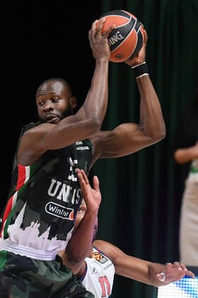 6682854 27.10.2021 UNICS Tonye Jekiri controls a ball during the Euroleague basketball match between UNICS Kazan and Baskonia Vitoria-Gasteiz, in Kazan, Russia s Republic of Tatarstan. Maksim Bogodvid Sputnik Russia Basketball Euroleague UNICS - Baskonia  59c50b14131d6b42