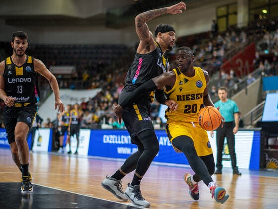 Julian Gamble (Lenovo Tenerife, 03), Rawle Alkins (MHP Riesen Ludwigsburg, 20), GER, MHP Riesen Ludwigsburg vs. Lenovo Tenerife, Basketball, Champions League, FIBA, 3. Spieltag, Spielzeit 2021 2022, 27.10.2021, GER, MHP Riesen Ludwigsburg vs. Lenovo Tenerife, Basketball, Champions League, FIBA, 3. Spieltag, Spielzeit 2021 2022, 27.10.2021 Ludwigsburg Copyright: xSaschaxWaltherx MHP