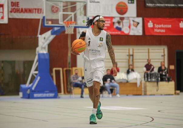 27.10.2021, xmgx, Basketball 2.Bundesliga Pro B, White Wings Hanau - College Wizards Karlsruhe v.l. Dewrell Tisdale Jr (Hanau) Hanau Hessen Deutschland (DEU)