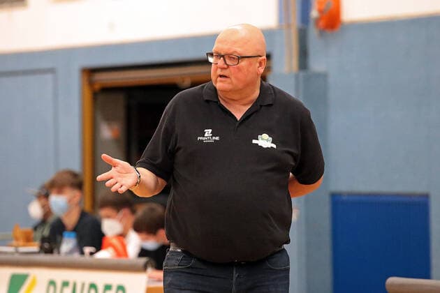 27.10.2021, xovx, Basketball Damen DBBL-Pokal, Bender Baskets Grünberg - TK Hannover Luchse Trainer Rene Spandauw (Bender Baskets Grünberg) Grünberg Sporthalle Theo-Koch-Schule Hessen Deutschland (DE)