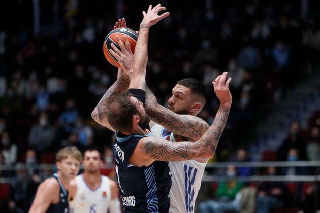Zenit St Petersburg V Real Madrid - Turkish Airlines EuroLeague Andrey Zubkov of Zenit and Vincent Poirier (R) of Real Madrid in action during the EuroLeague Basketball match between Zenit St. Petersburg and Real Madrid on October 27, 2021 at Yubileyny Sports Palace in Saint Petersburg, Russia. Saint Petersburg Russia  Copyright: xMikexKireevx kireev-notitle211027_npwdV