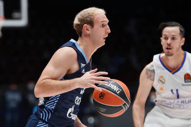 Zenit St Petersburg V Real Madrid - Turkish Airlines EuroLeague Conner Frankamp (C) of Zenit in action during the EuroLeague Basketball match between Zenit St. Petersburg and Real Madrid on October 27, 2021 at Yubileyny Sports Palace in Saint Petersburg, Russia. Saint Petersburg Russia  Copyright: xMikexKireevx kireev-notitle211027_npJ3f