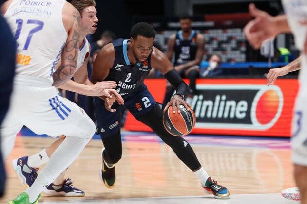 Zenit St Petersburg V Real Madrid - Turkish Airlines EuroLeague Jordan Loyd (C) of Zenit in action during the EuroLeague Basketball match between Zenit St. Petersburg and Real Madrid on October 27, 2021 at Yubileyny Sports Palace in Saint Petersburg, Russia. Saint Petersburg Russia  Copyright: xMikexKireevx kireev-notitle211027_np8CU