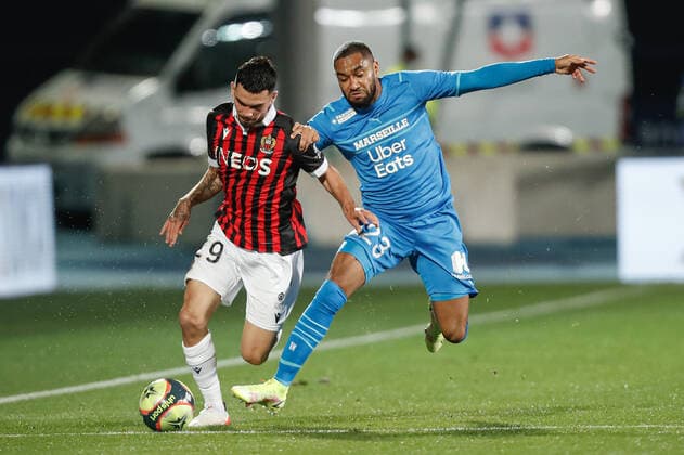 Lucas Da Cunha (Nice) vs Jordan Amavi (Marseille) FOOTBALL : Nice vs Marseille - J3- Ligue1 Ubereat - 27 10 2021 AurelienMorissard Panoramic 