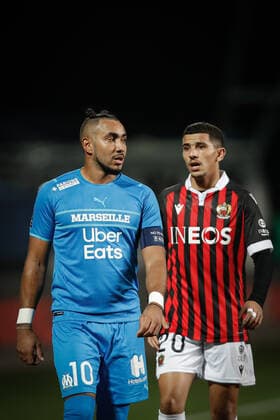 Dimitri Payet (Marseille) et Youcef Atal (Nice) FOOTBALL : Nice vs Marseille - J3- Ligue1 Ubereat - 27 10 2021 AurelienMorissard Panoramic 