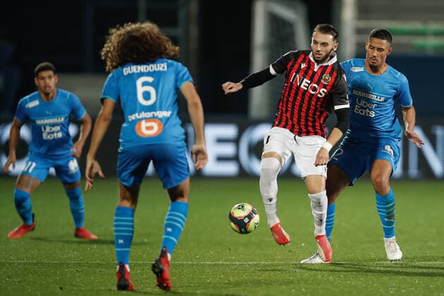 Amine Gouiri (Nice) vs William Saliba (Marseille) FOOTBALL : Nice vs Marseille - J3- Ligue1 Ubereat - 27 10 2021 AurelienMorissard Panoramic 