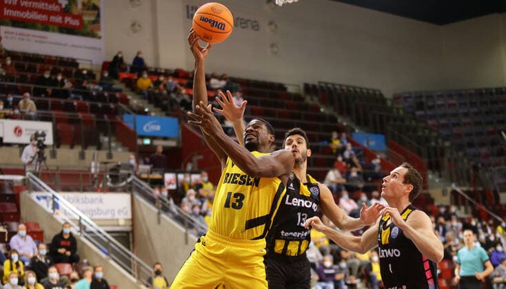 Ludwigsburg , Basketball Champions League MHP Riesen Ludwigsburg vs Lenovo Tenerife , Yorman Polas Bartolo ( Riesen )