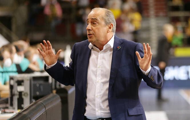 Ludwigsburg , Basketball Champions League MHP Riesen Ludwigsburg vs Lenovo Tenerife , Txus Vidorreta ( Trainer Tenerife )