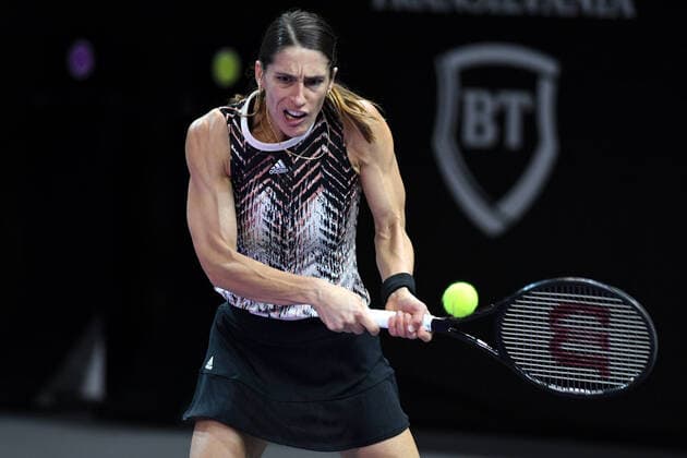 2021 Transylvania Open Andrea Petkovic in action - receiving the ball during her match against Varvara Gracheva on the fourth day of WTA, Tennis Damen 250 Transylvania Open Tour held in BT Arena, Cluj-Napoca 26 October 2021 Cluj-Napoca Romania  Copyright: xFlaviuxBuboix buboi-notitle211026_npAy3