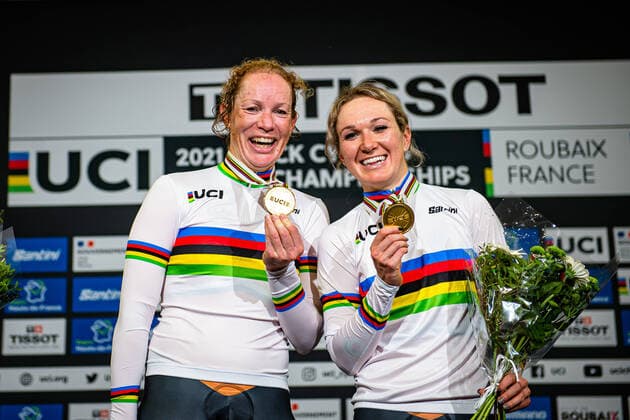 WILD Kirsten, PIETERS Amy: UCI Track cycling, Rad, Radsport, Bahnrad, Bahn World Championships Roubaix 2021 WILD Kirsten - PIETERS Amy ( NED ) Netherlands Winner - First Place - Award Ceremony - Medal Ceremony - Podium - Querformat - quer - horizontal - Landscape - Event Veranstaltung: UCI Track Cycling World Championships 2021 - Roubaix - Stab Velodrom - Category Kategorie: Cycling - Track Cycling World Championships - Elite Women - Location Ort: Europe France - Roubaix - Stab Velodrom - Discipline: Madison - Distance: 30 km - Date Datum: 23.10.2021 Saturday Day 4 -
