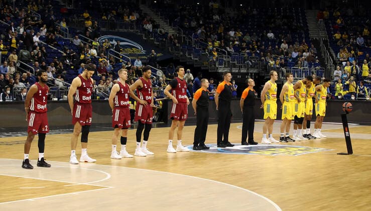 Startaufstellung beider Mannschaften vor dem Spiel Basketball EuroLeague Herren Saison 2021 2022 28.10.2021 ALBA Berlin vs. FC Bayern München