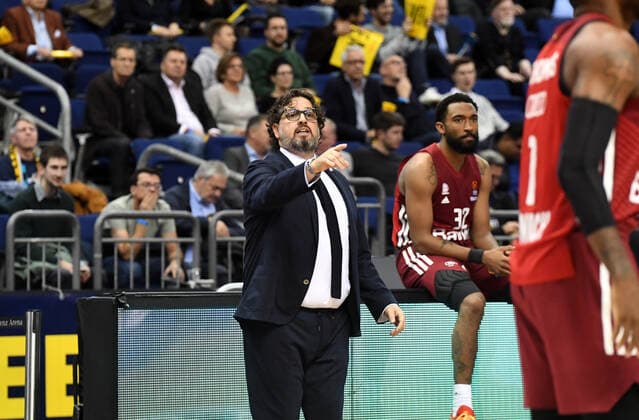 Basketball, Herren, Saison 2021 2022, Turkish Airlines EuroLeague (7. Spieltag), Alba Berlin - FC Bayern München, v. l. Trainer Andrea Trinchieri (Bayern München), 28.10. 2021, Copyright: xSebastianxRäppold MatthiasxKochx