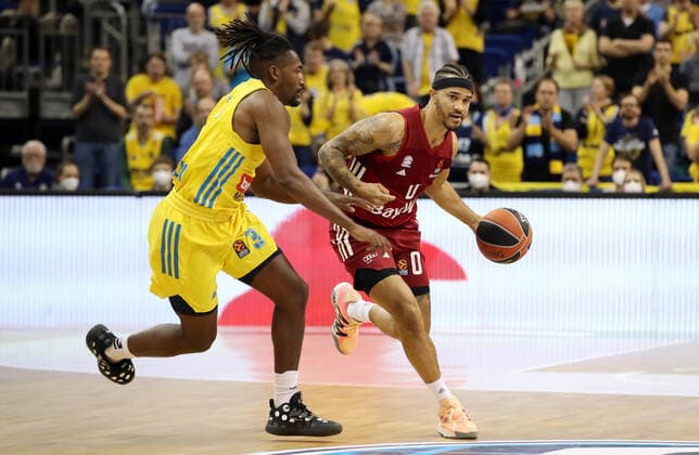 Sport Bilder des Tages Jaleen Smith, Nick Weiler Babb Aktion Spielszene Zweikampf Basketball EuroLeague Herren Saison 2021 2022 28.10.2021 ALBA Berlin vs. FC Bayern München