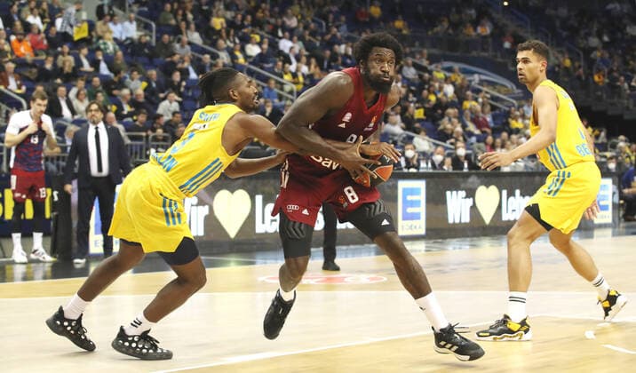 Jaleen Smith, Othello Hunter Aktion Spielszene Zweikampf Basketball EuroLeague Herren Saison 2021 2022 28.10.2021 ALBA Berlin vs. FC Bayern München