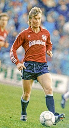Aus 1. BL Hannover 96 gegen Bayer 04 Leverkusen 6:1 am 26.03.1988 im Niedersachsenstadion. Im Foto: Han96 Spieler Bernd Dierßen *** From 1 BL Hannover 96 against Bayer 04 Leverkusen 6 1 on 26 03 1988 in the Niedersachsenstadion In the photo Han96 player Bernd Dierßen