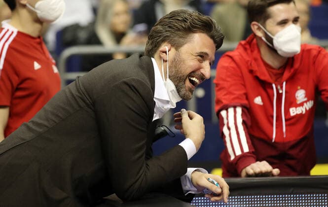 Sport Bilder des Tages Manager Sportdirektor Marco Pesic lachend Basketball EuroLeague Herren Saison 2021 2022 28.10.2021 ALBA Berlin vs. FC Bayern München