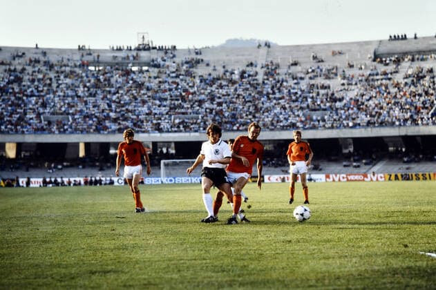 14.06.80 Deutschland - Niederlande Italien, Neapel, 14.06.1980, Fussball, UEFA; EM Europameisterschaft 1980 in Italien, DFB Deutschland - Niederlande (3:2): v.l. Lothar Matthäus (Deutschland), Willy van de Kerkhof (Niederlande). *** 14 06 80 Germany Netherlands Italy, Naples, 14 06 1980, Football, UEFA European Championship 1980 in Italy, DFB Germany Netherlands 3 2 v l Lothar Matthäus Germany , Willy van de Kerkhof Netherlands