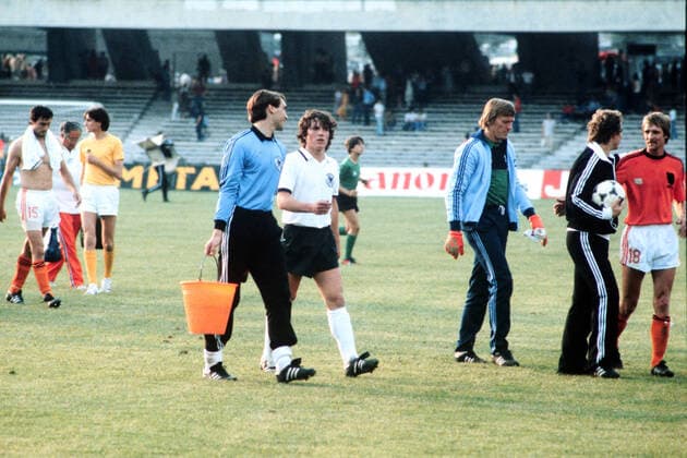 14.06.80 Deutschland - Niederlande Italien, Neapel, 14.06.1980, Fussball, UEFA; EM Europameisterschaft 1980 in Italien, DFB Deutschland - Niederlande (3:2): v.l. Walter Junghans, Lothar Matthäus (beide Deutschland). *** 14 06 80 Germany Netherlands Italy, Naples, 14 06 1980, Football, UEFA European Championship 1980 in Italy, DFB Germany Netherlands 3 2 v l Walter Junghans, Lothar Matthäus both Germany