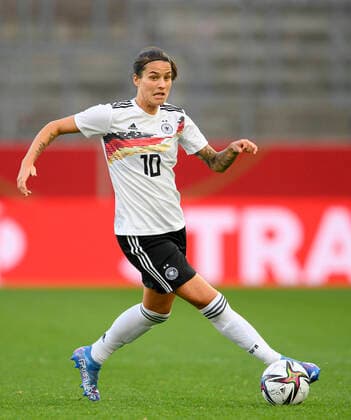 Dzsenifer MAROZSAN (GER) Aktion, Fussball Laenderspiel Frauen, WM-Qualifikation, Deutschland (GER) - Israel (ISR) 7:0, am 26.10.2021 in Essen Deutschland. Â